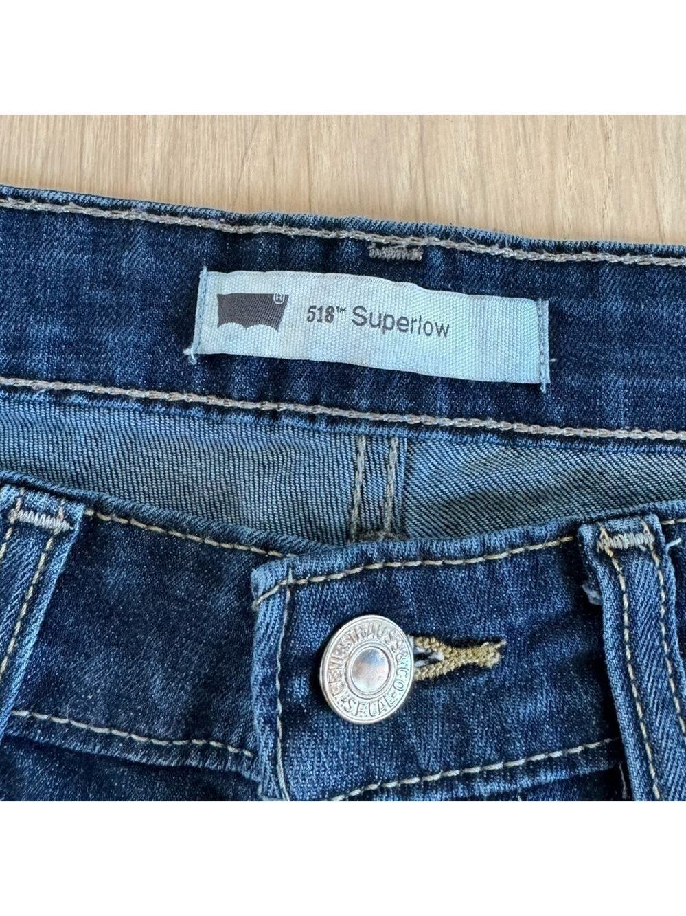 Levi’s 518 Superlow Dark Jeans Flare Wide Leg Size 32 - Picture 6 of 8
